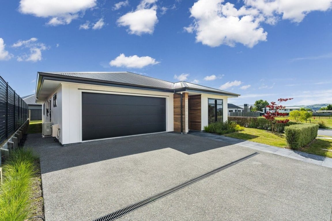 Modern Holiday Retreat - Relax & Unwind In Style