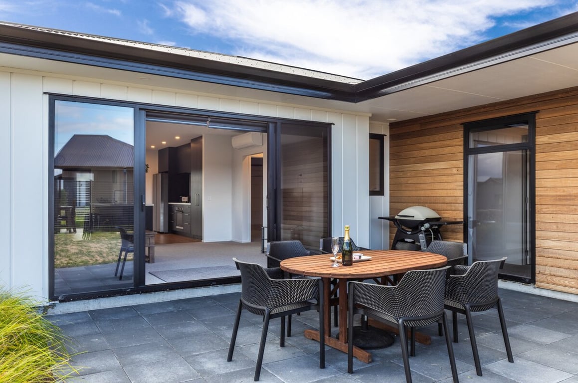 Modern Holiday Retreat - Relax & Unwind In Style