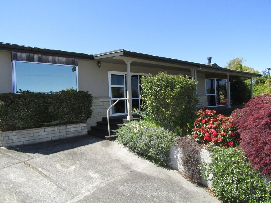 Shepherd House - Large Home With Hot Pool And Wi-Fi
