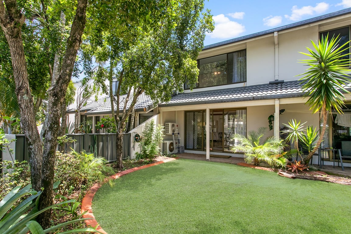 Unit 17 - Eclectic Style Central 2 Bedroom Town House