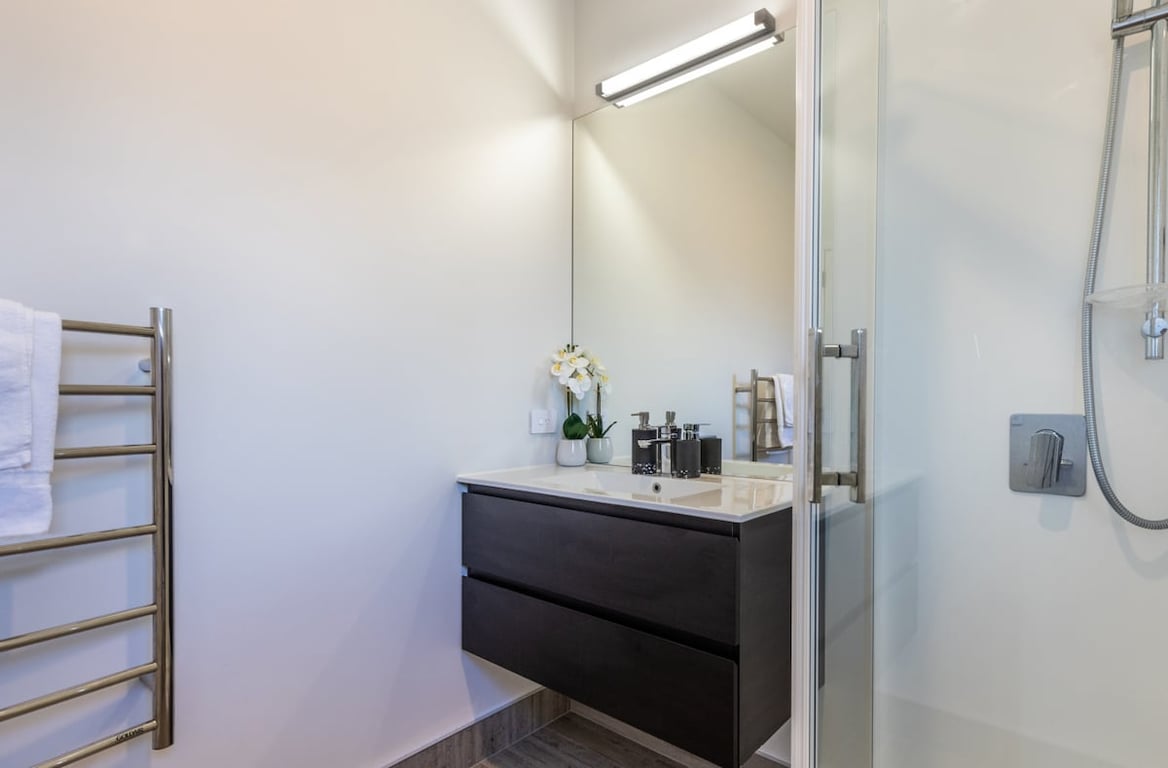 Modern Holiday Retreat - Relax & Unwind In Style