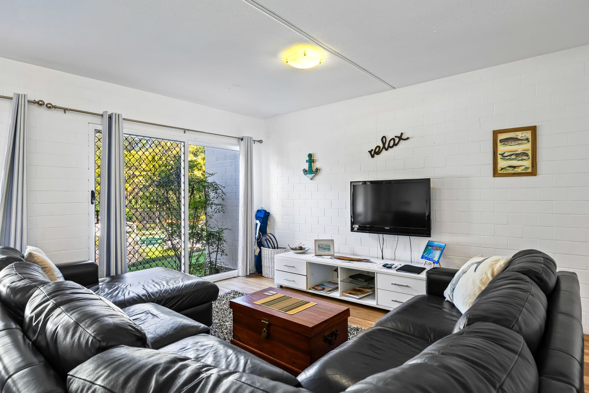 2 Bedroom Poolside