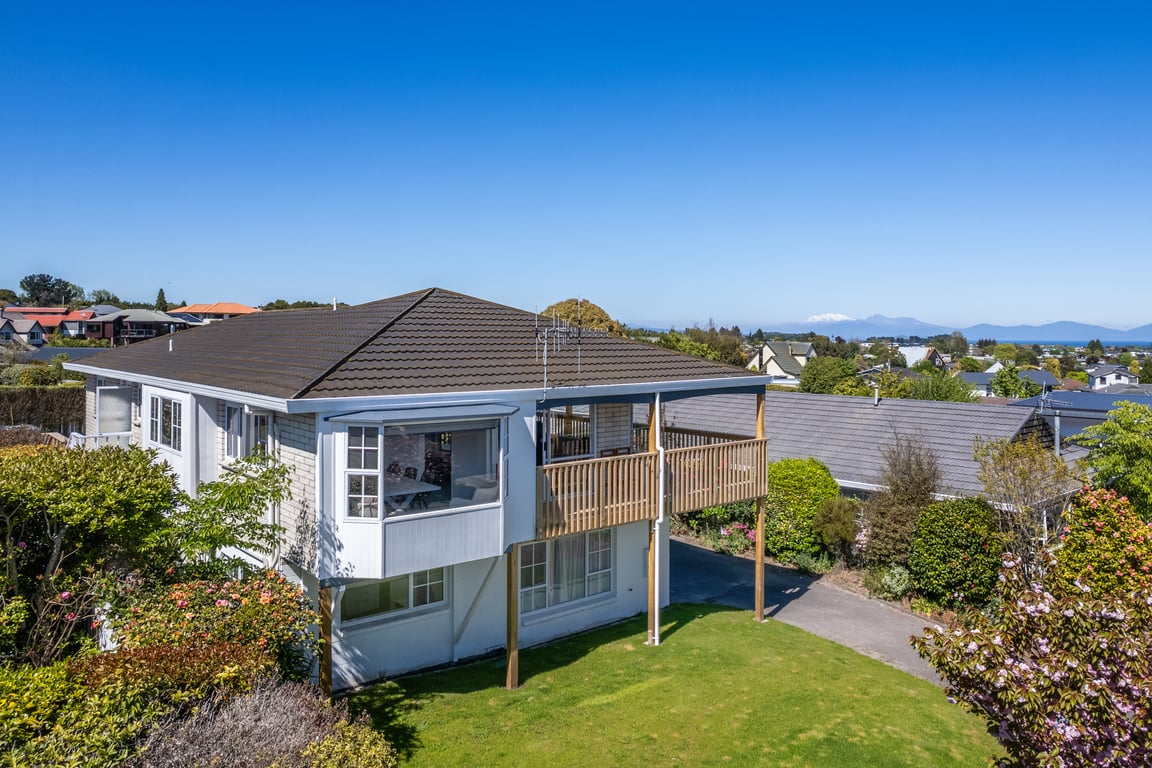 The Golders Getaway: Space for 2 families