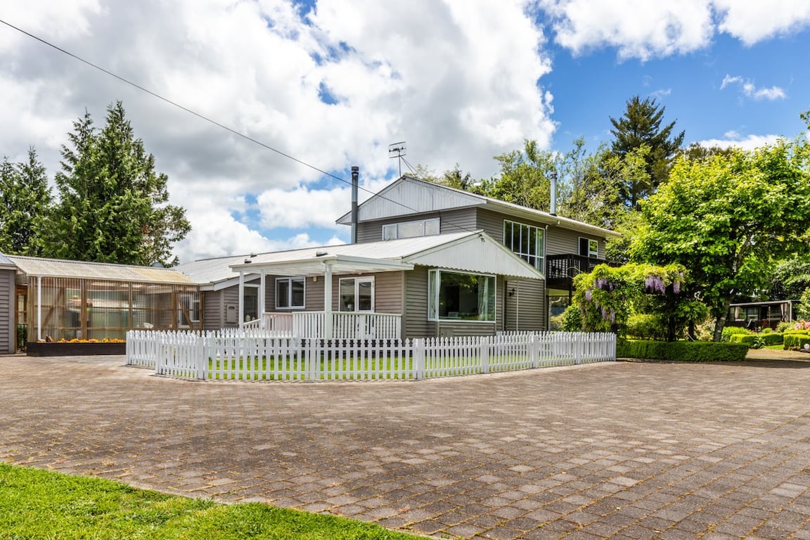 Whakaroa Retreat - Spacious Garden Getaway Near Taupo