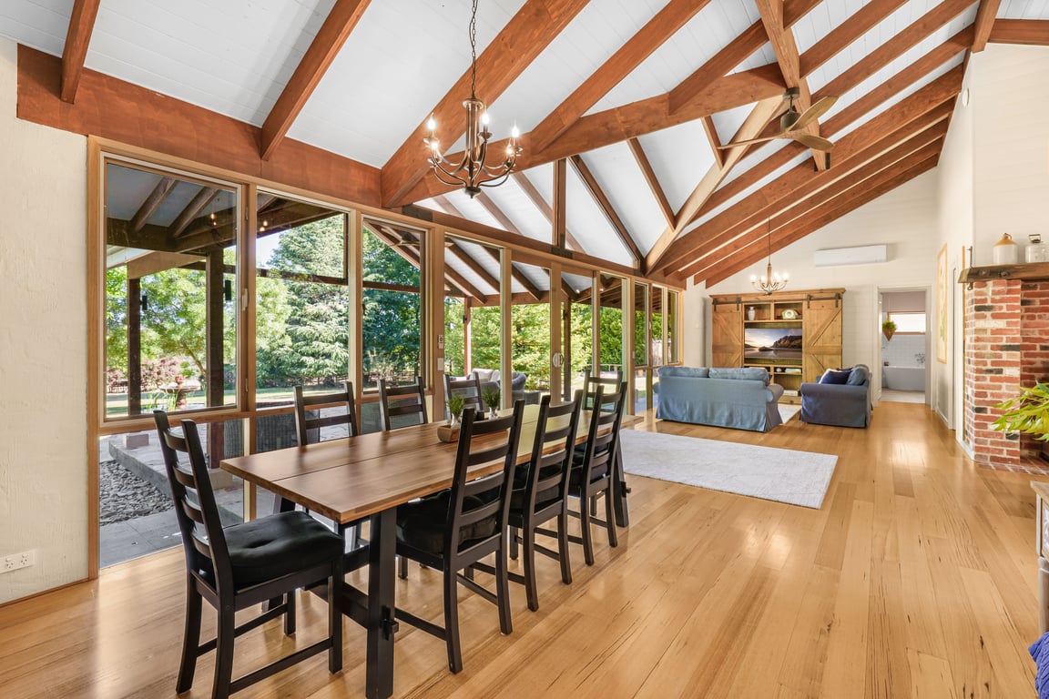 Yarrowood - Country Retreat near Lake Nillahcootie