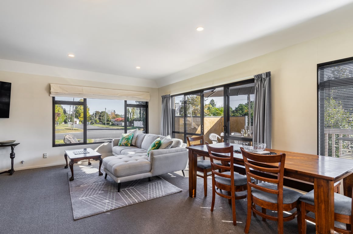 Hawai Holiday House - Large Family Bach - Wi-Fi