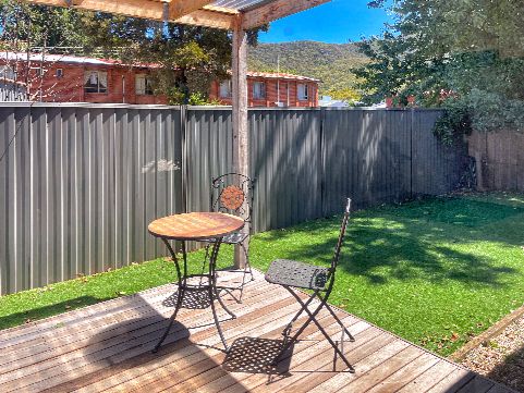 River Rock Cottage  Centrally located and Dog friendly