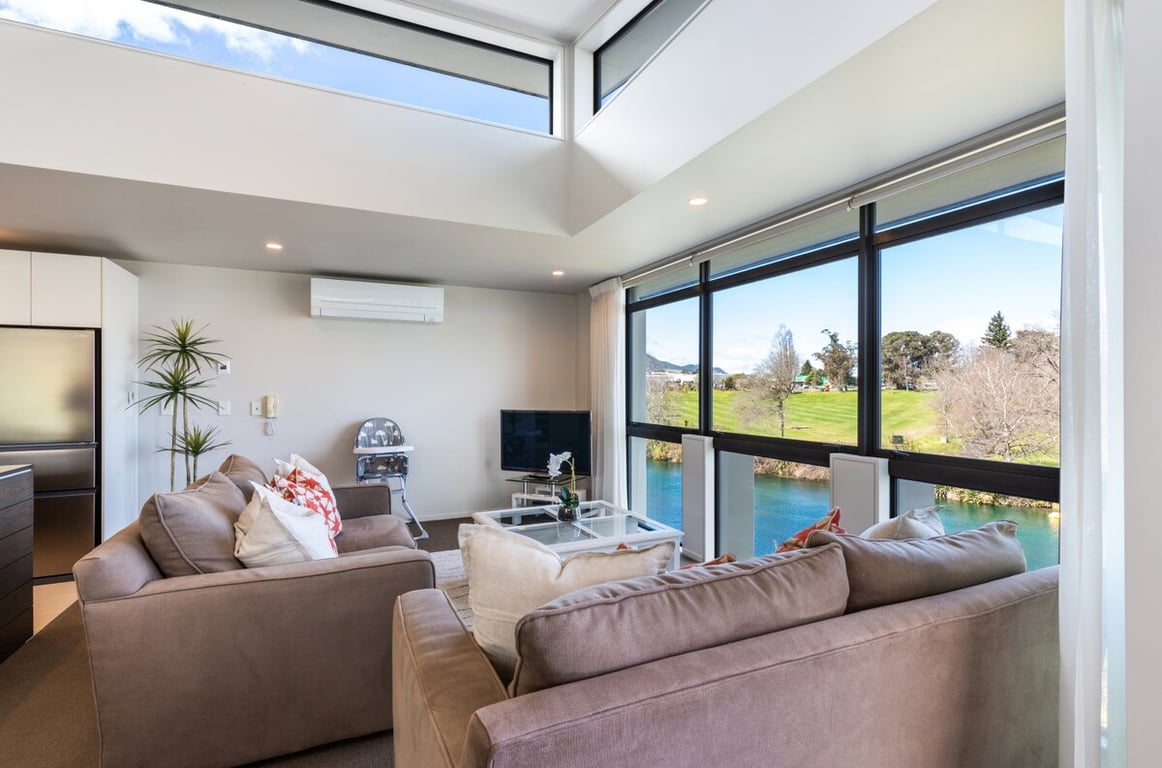 Stylish Riverside Retreat With Spa