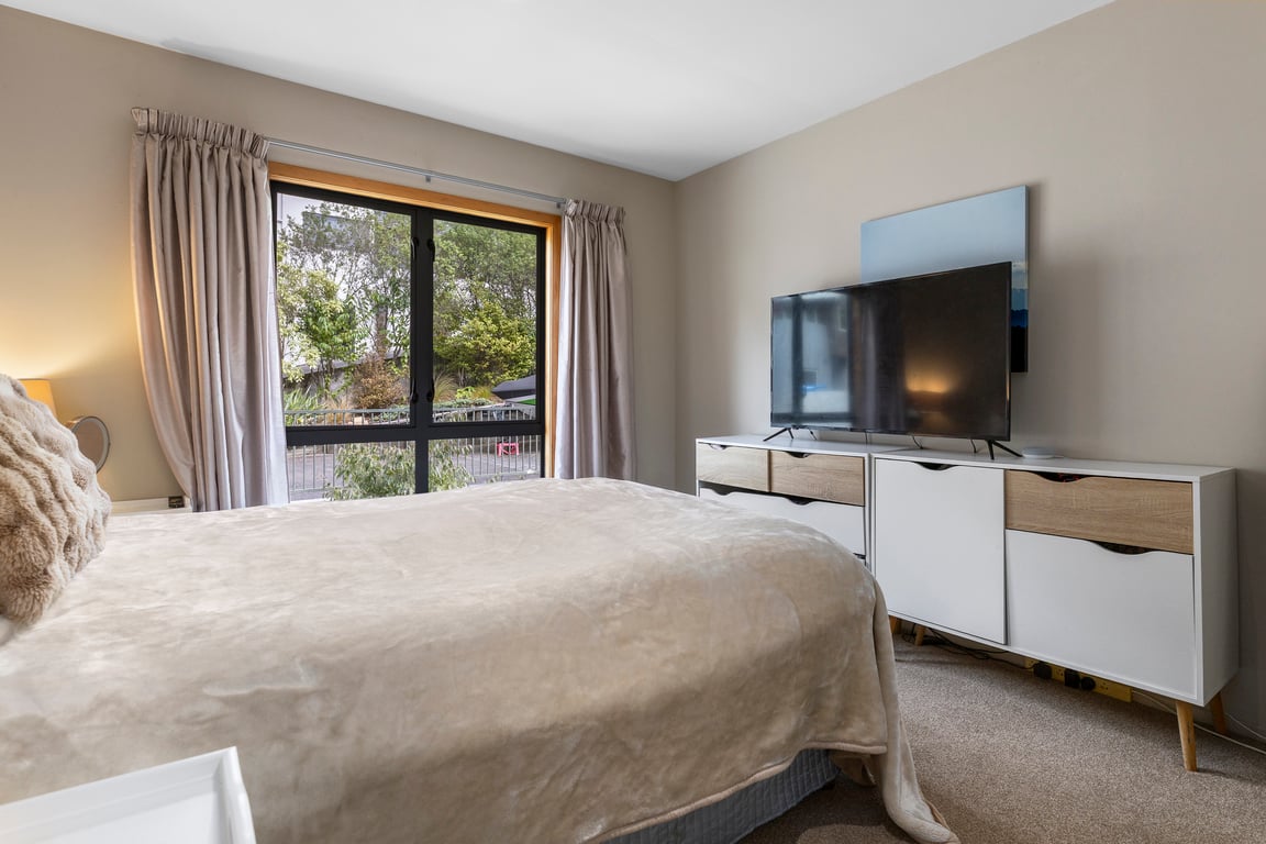 Acacia Bay, Lakeside Retreat