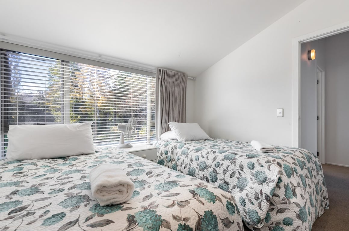 Modern Two Bedroom Apartment Great Location