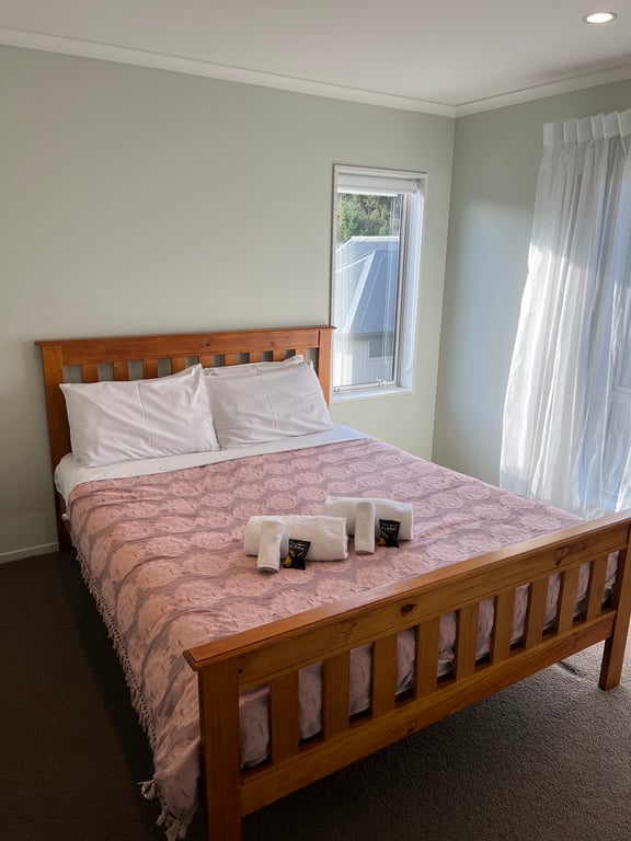 Hillside Hideaway (Pet Friendly) 