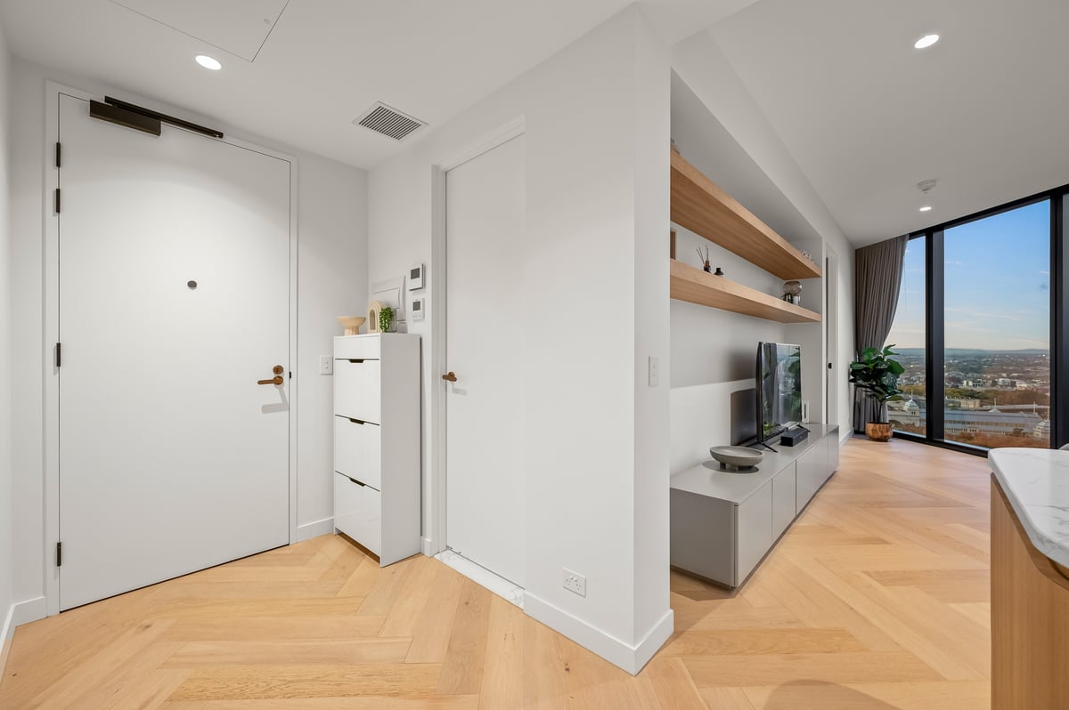 Stupendous CBD and Garden View Home! 2 Bedrooms | 2 Bathrooms | Free Parking