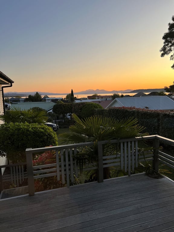 Cottage Lane - Central With Lake Views