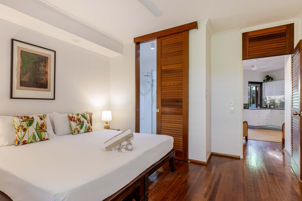 Deluxe King Garden View Apartment 