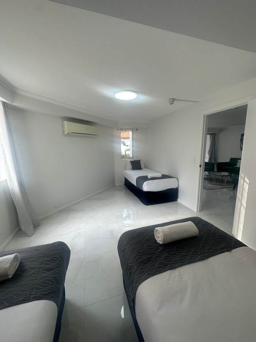 TWO BEDROOM SUITE - 1 QUEEN & 3 SINGLES