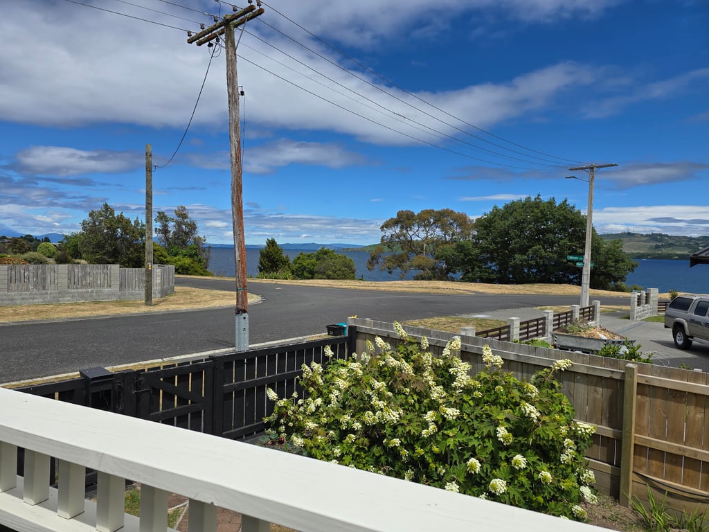Heeni Street - Great Location Near The Lake