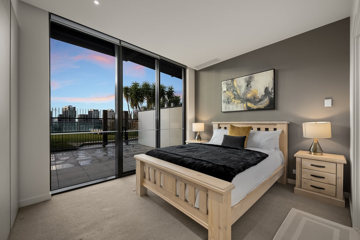 Opulent Harbourside Sanctuary | 3 Bedrooms | 2.5 Bathrooms | Free Parking