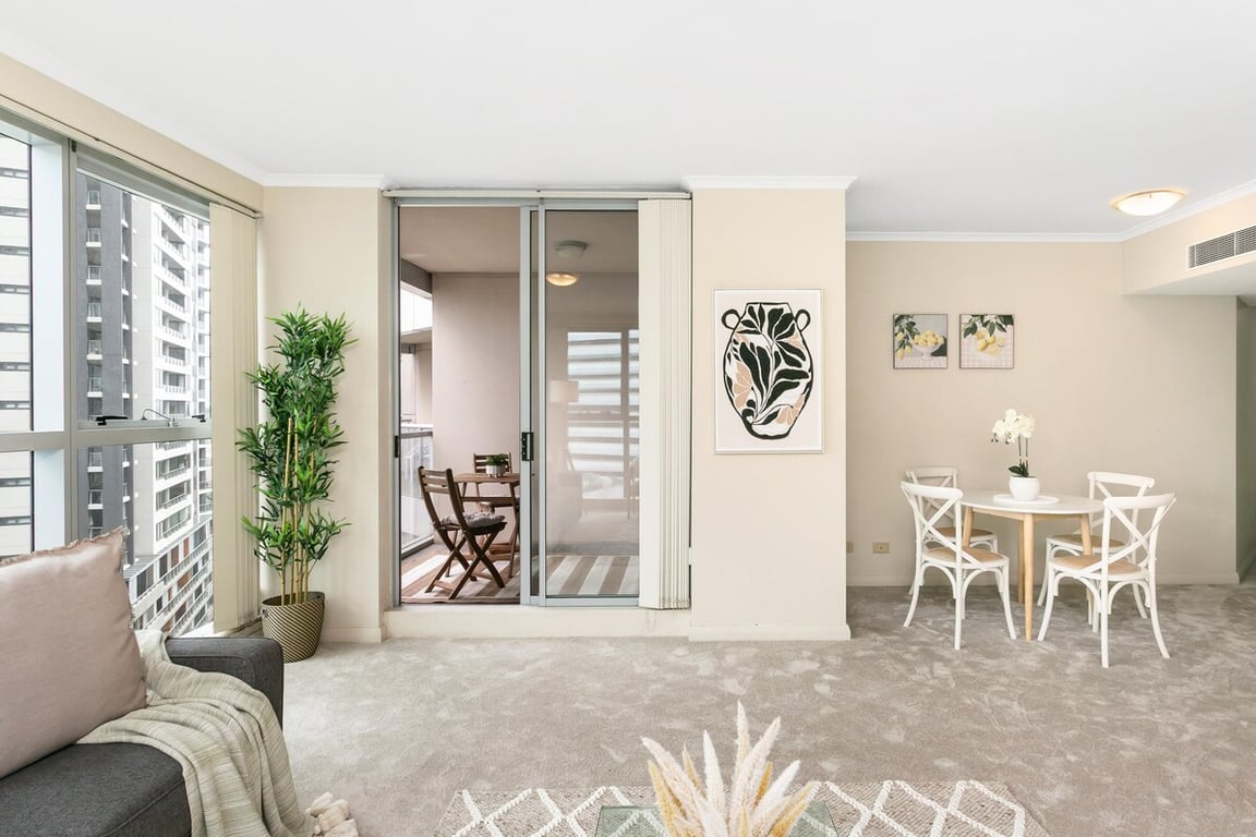 HELP5 - Chatswood Convenience | Steps To Train & Metro