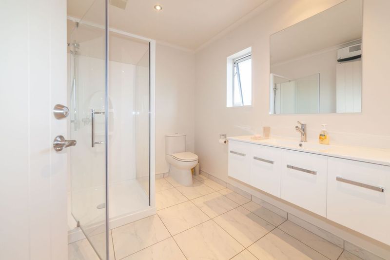 Hillside Hideaway (Pet Friendly) 