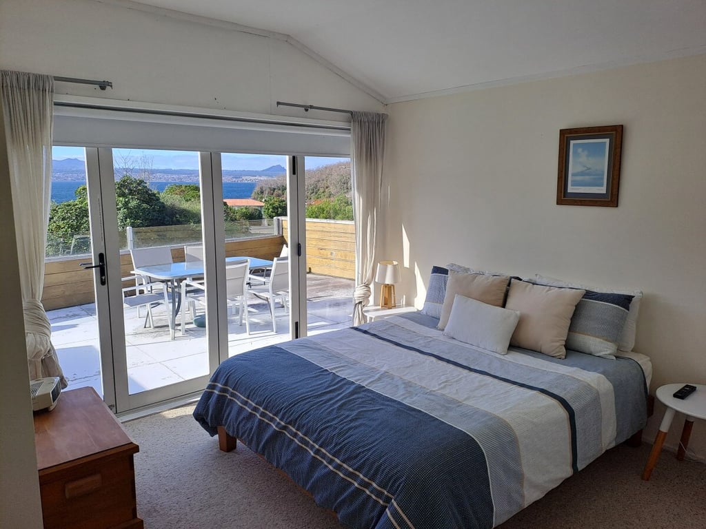 Te Urunga Place - Modern Comfort Near The Lake