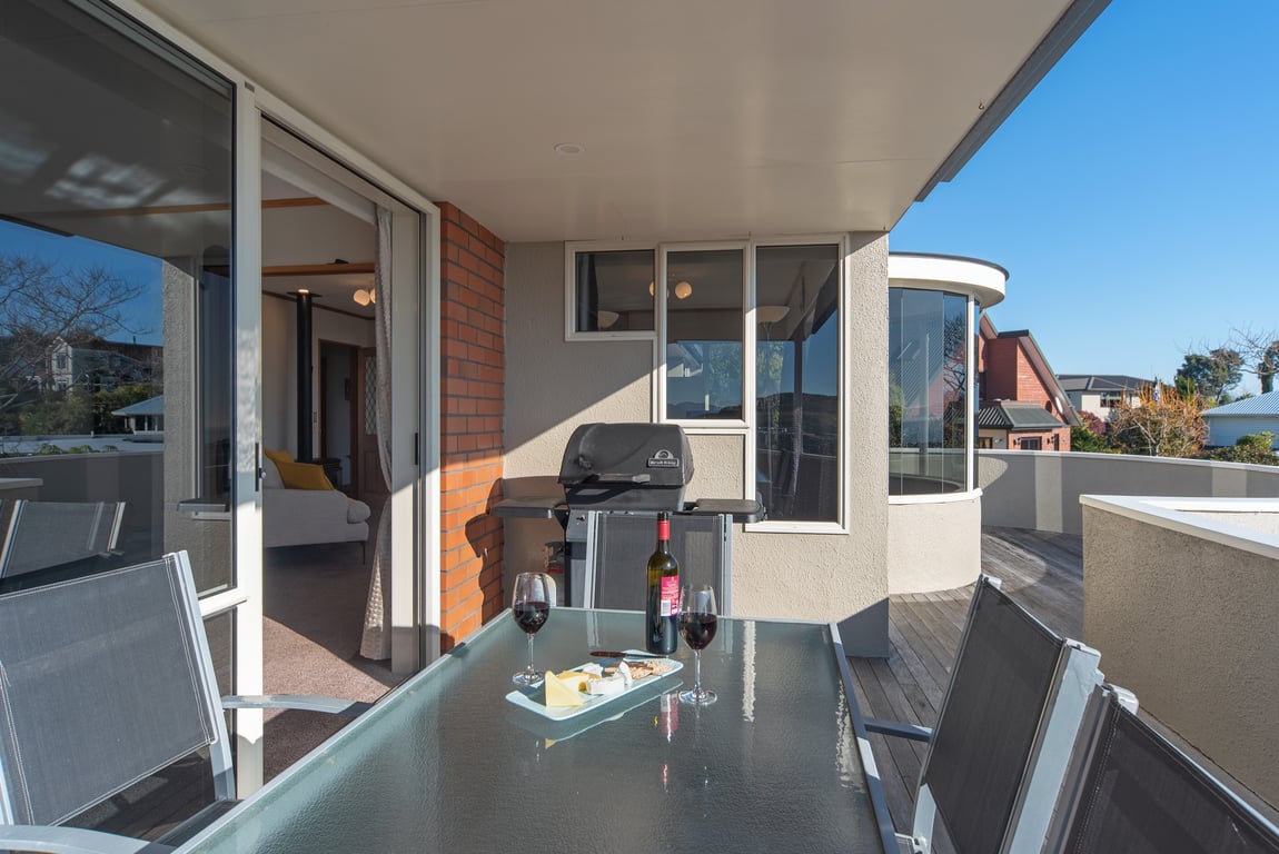 Sunny Bayview Retreat