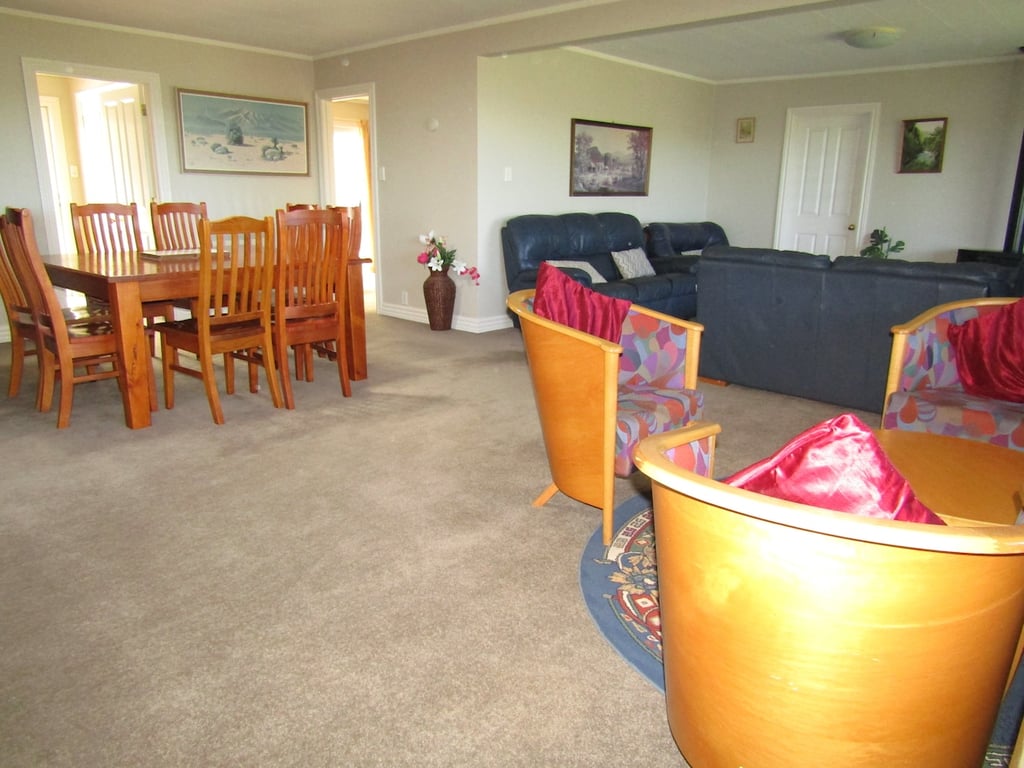Shepherd House - Large Home With Hot Pool And Wi-Fi