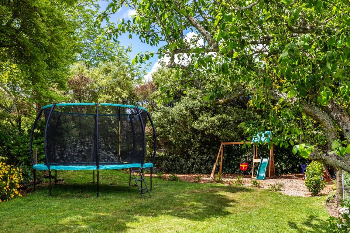 Whakaroa Retreat - Spacious Garden Getaway Near Taupo