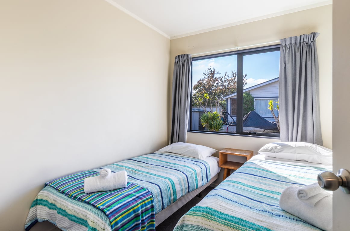 Hawai Holiday House - Large Family Bach - Wi-Fi