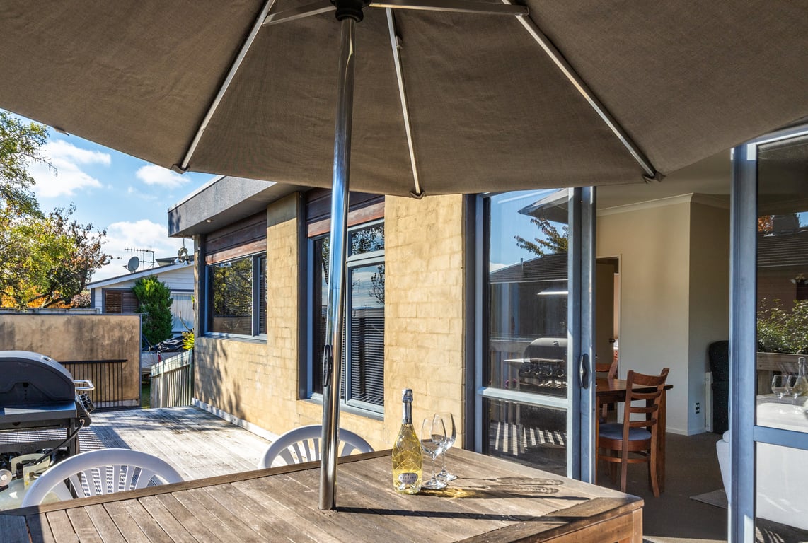 Hawai Holiday House - Large Family Bach - Wi-Fi