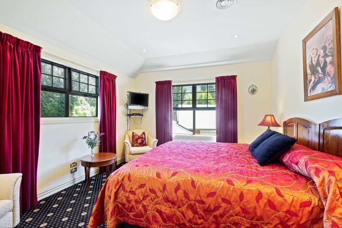 Fontainebleau Luxury Retreat