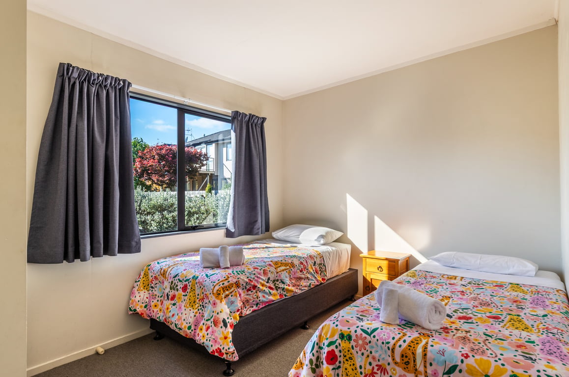 Hawai Holiday House - Large Family Bach - Wi-Fi