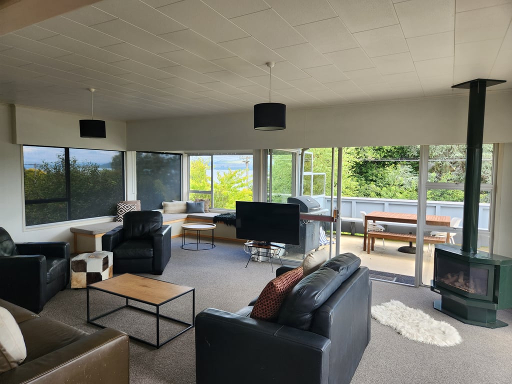 Rainbow Point Pad - Large Elevated Bach With Lake And Mountain Views Free Wi-Fi