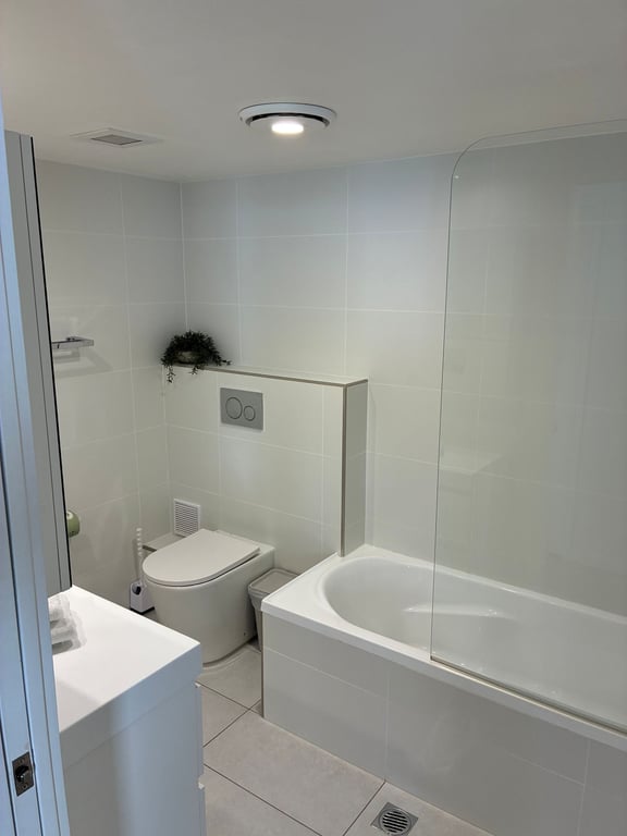 Apartment 46 Level 15 -2 Bedroom Luxury Apartment, Centre Unit 