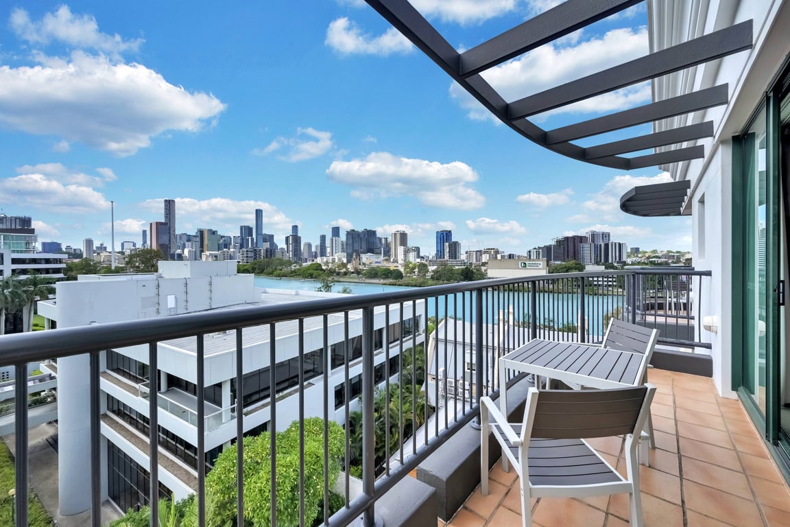 One Bedroom Apartment with King Bed