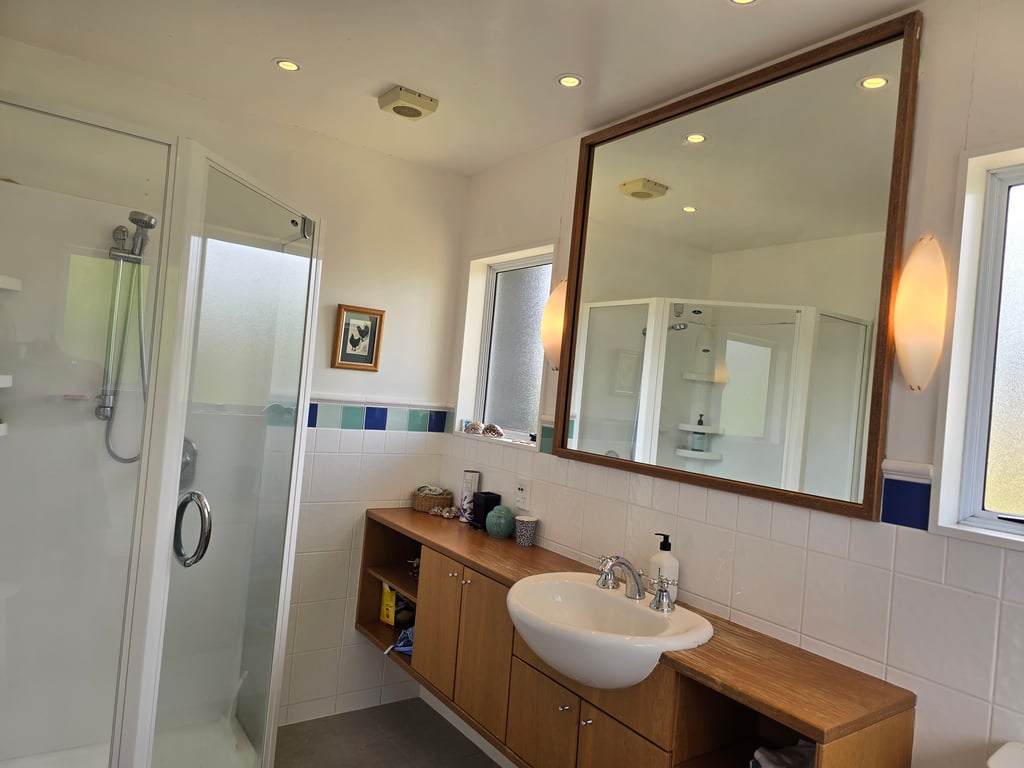 Heeni Street - Great Location Near The Lake