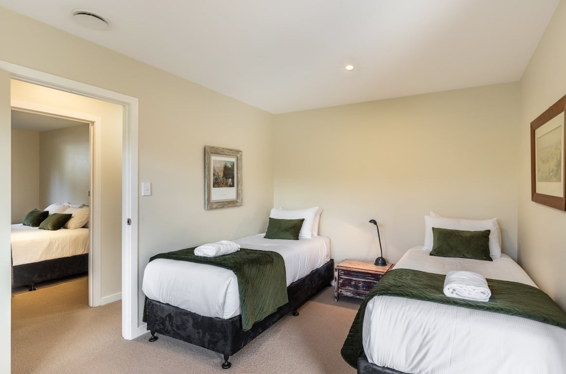 Great Lake Getaway - Your Spacious Taupo Retreat