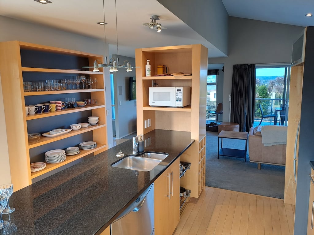 Elevated Taupo Views - Modern Family Home