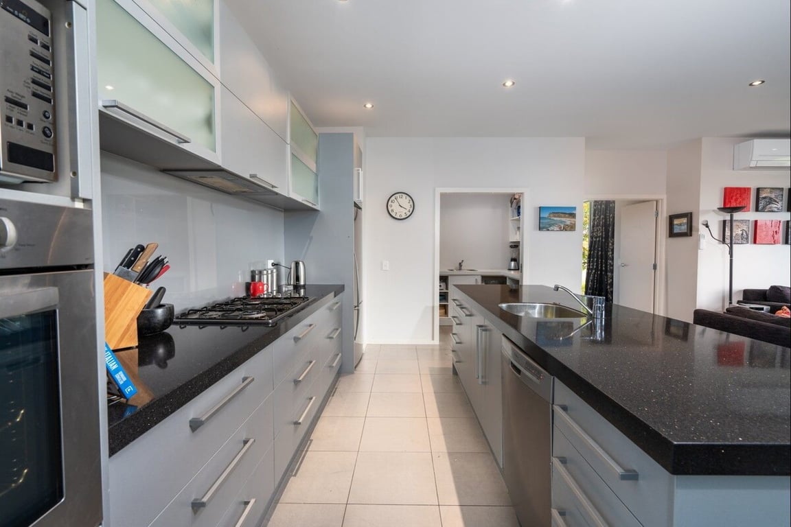 Large Modern Home Great Location & Has Wifi