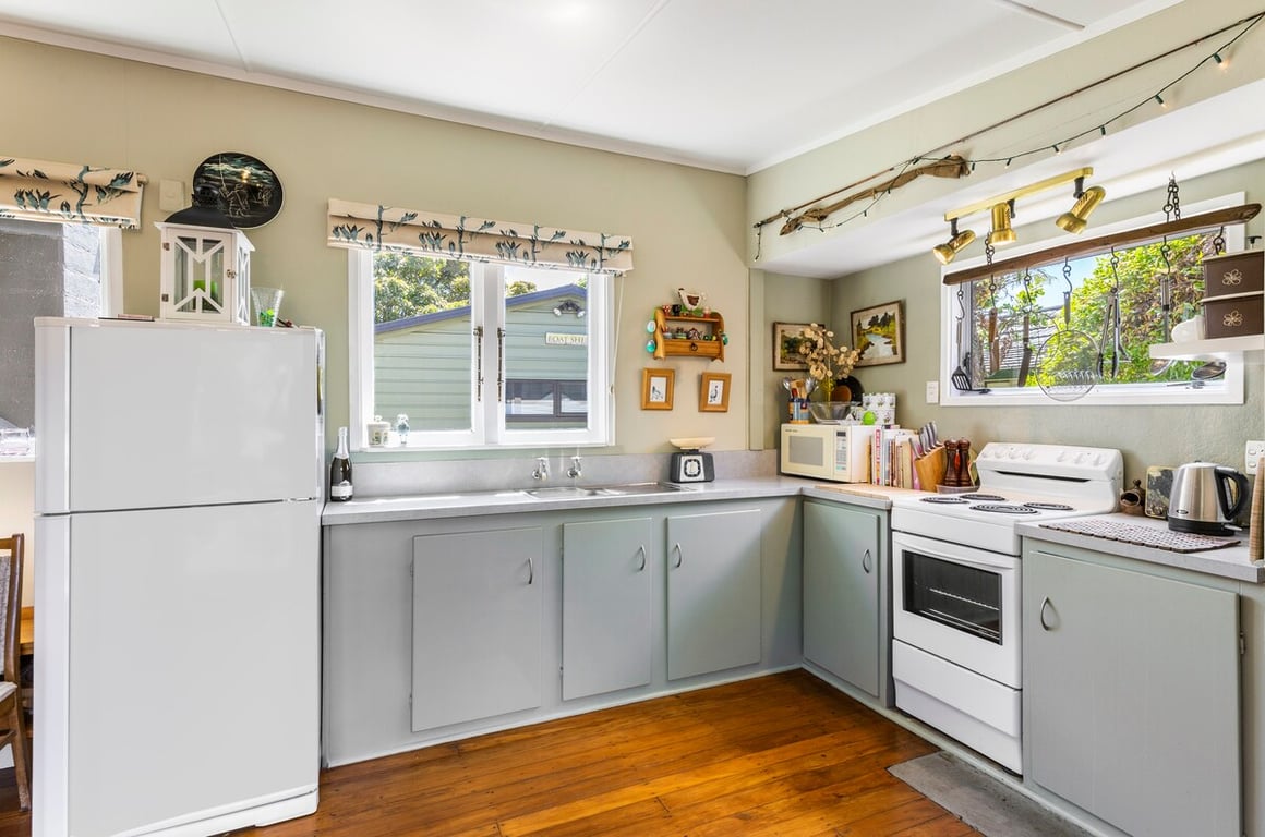 Plum Tree Retreat - Centrally Located Cottage