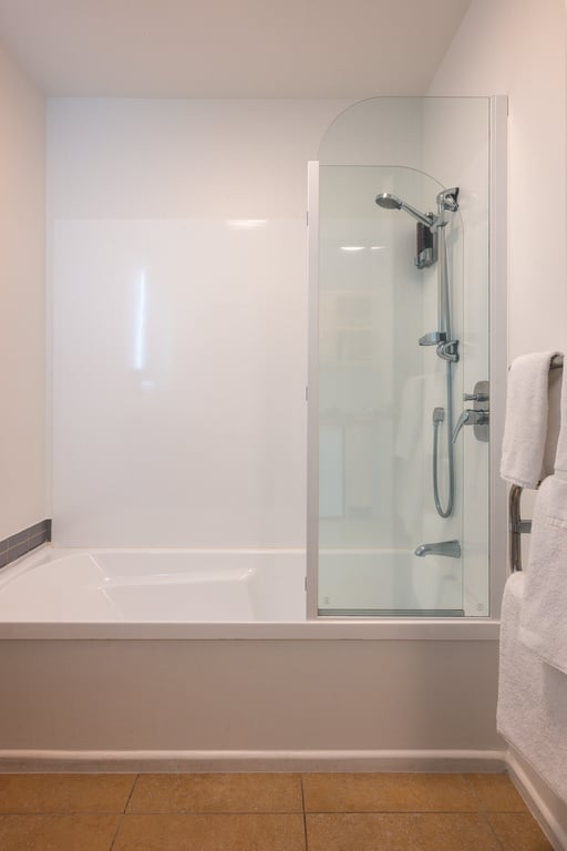 Upper Level 2 Bedroom King