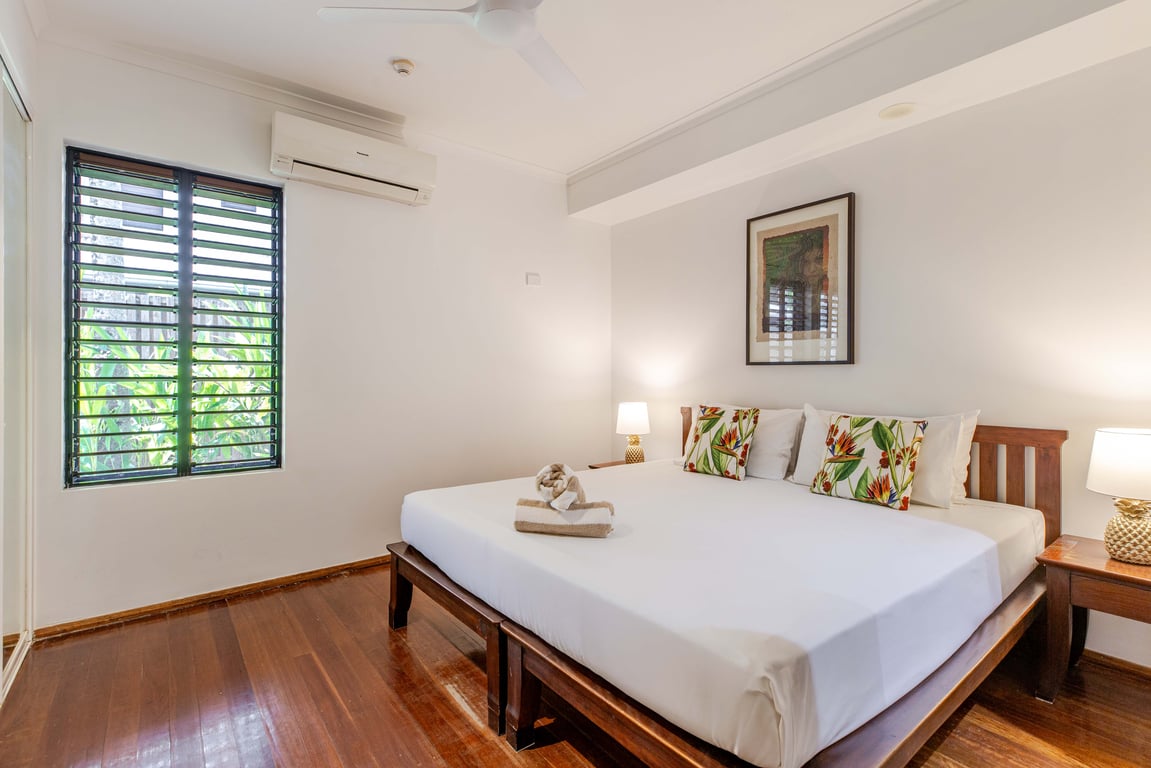 Deluxe King Garden View Apartment 