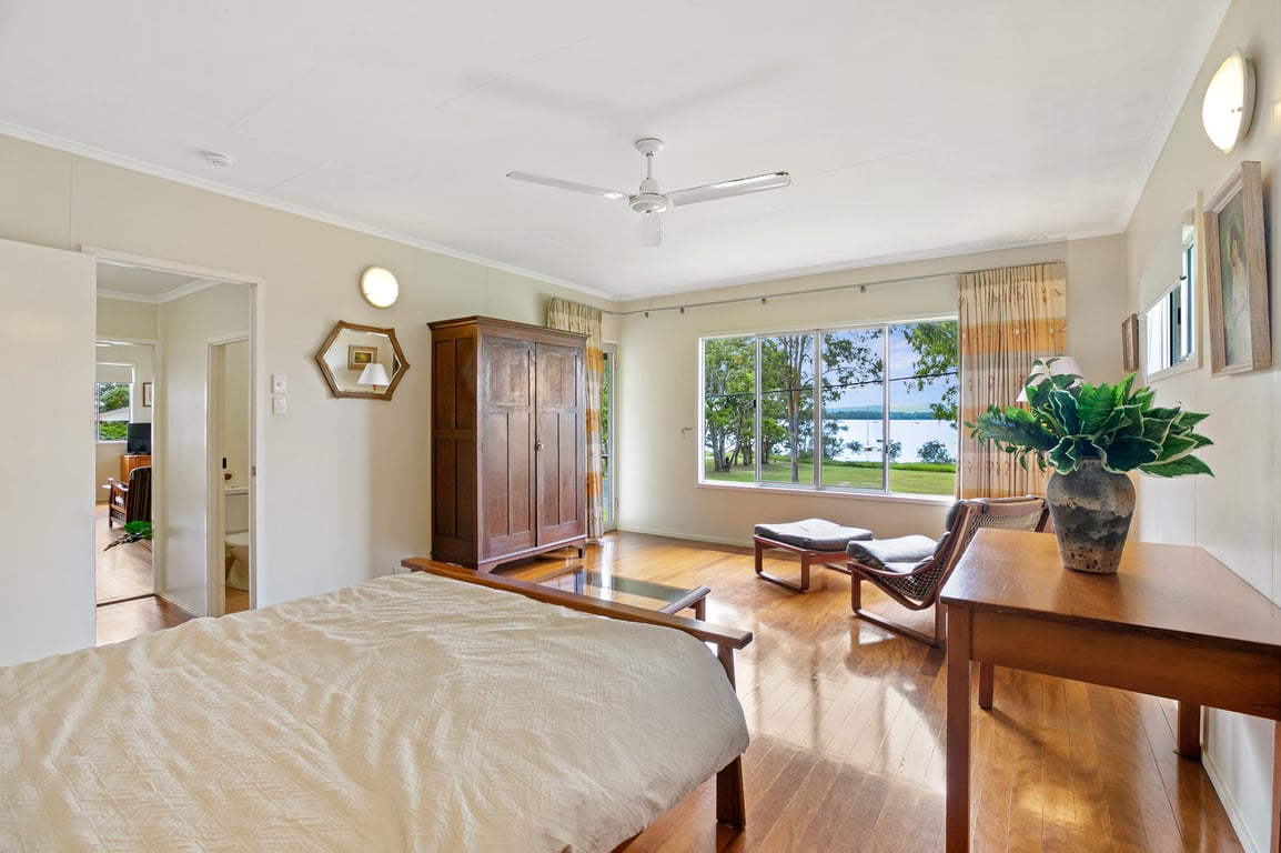 Welcome to "Waterfront Views" rental in Gympie