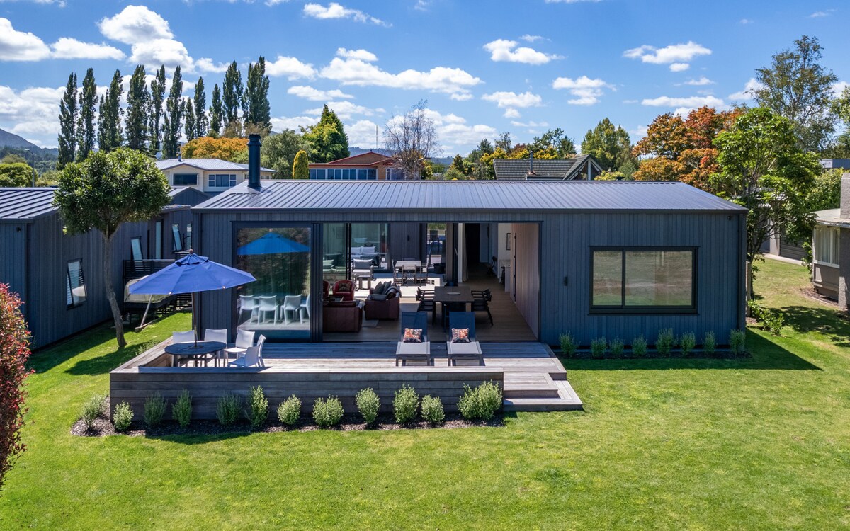 Lochside – Luxury Lakeside Living In Kinloch