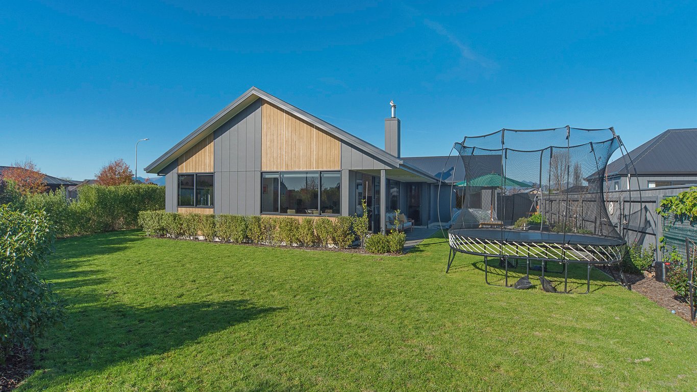 Modern Mapua Holiday Home