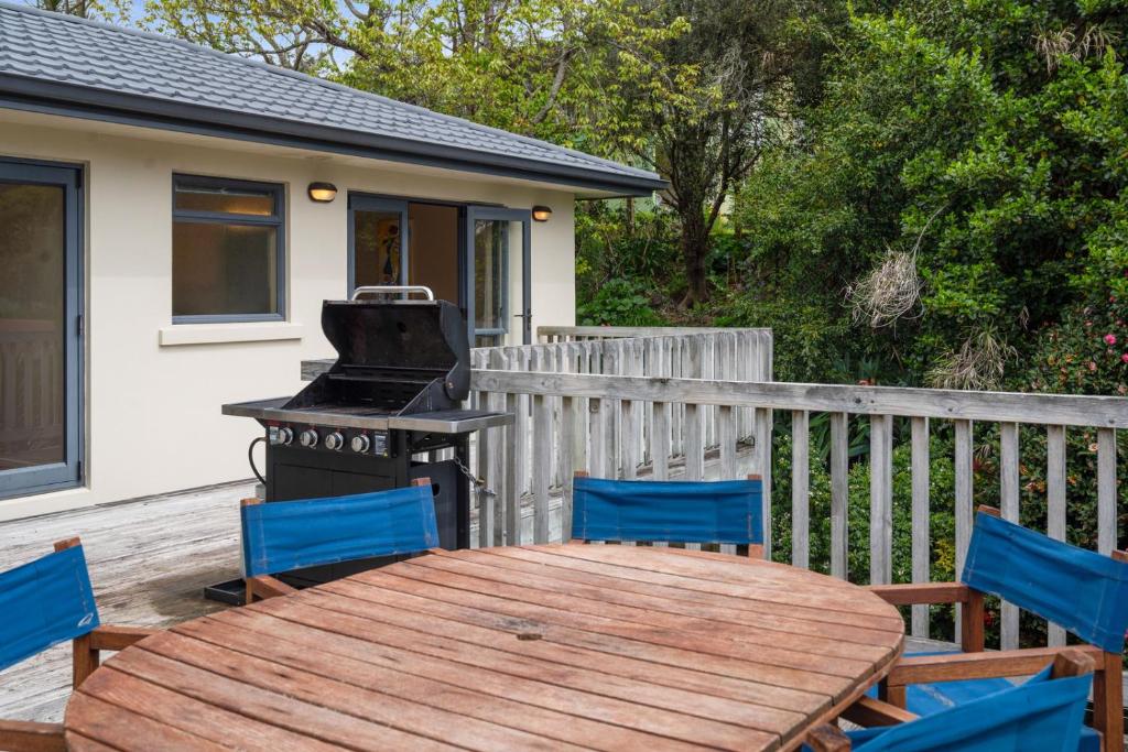 Riverbank Retreat - Family Home