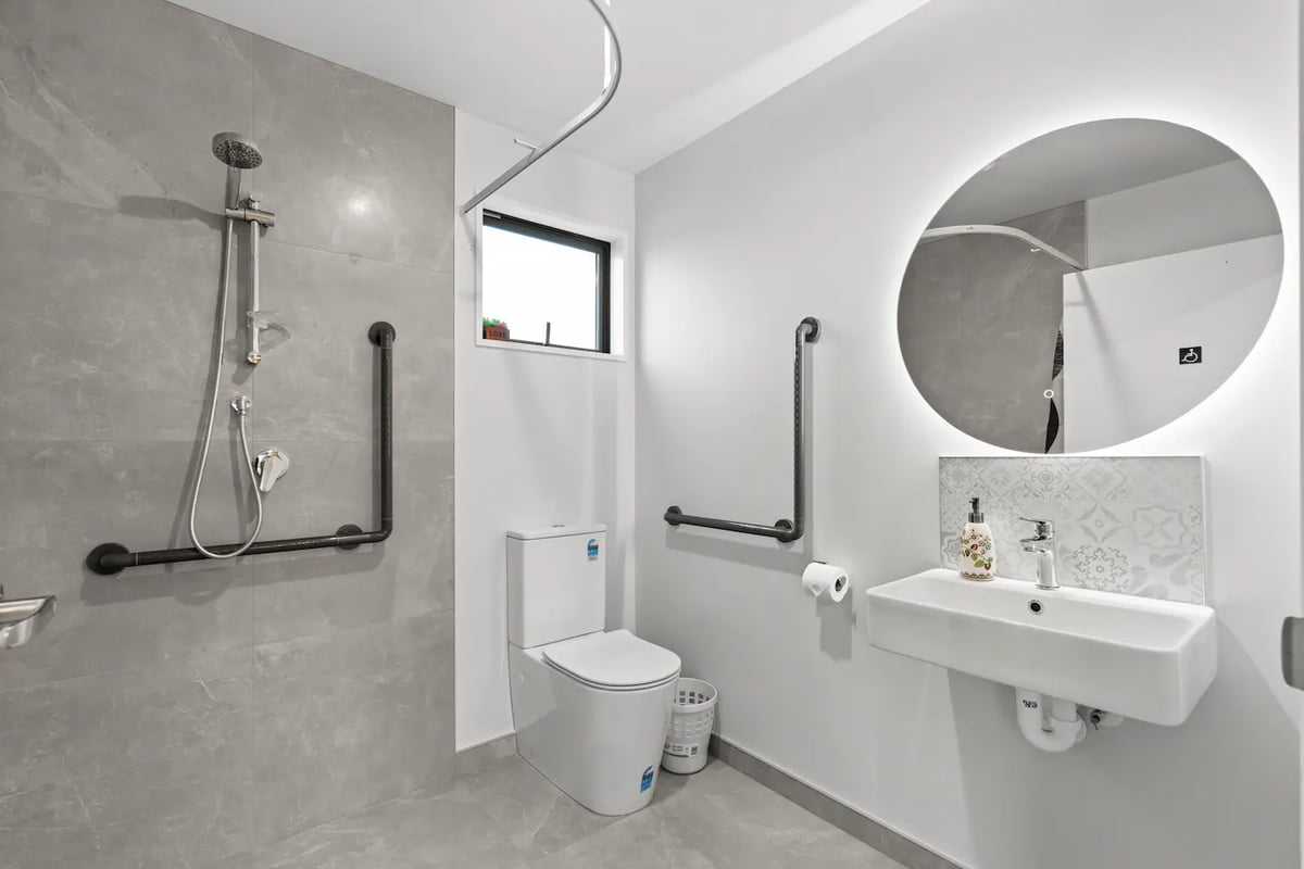 New warm 1 bedroom studio/unit1