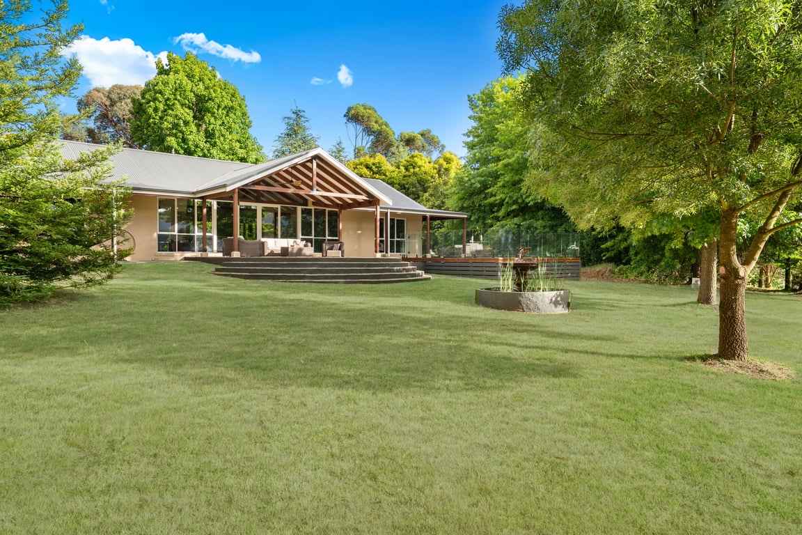 Yarrowood - Country Retreat near Lake Nillahcootie