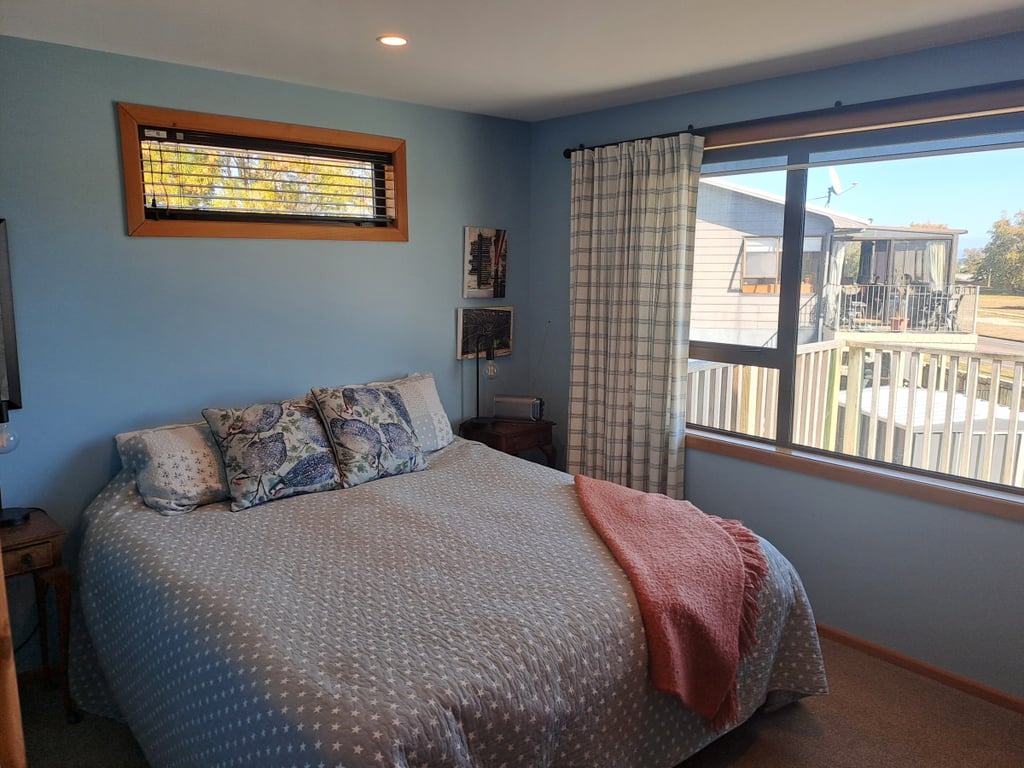 Grace Crescent - Large And Modern Family Home