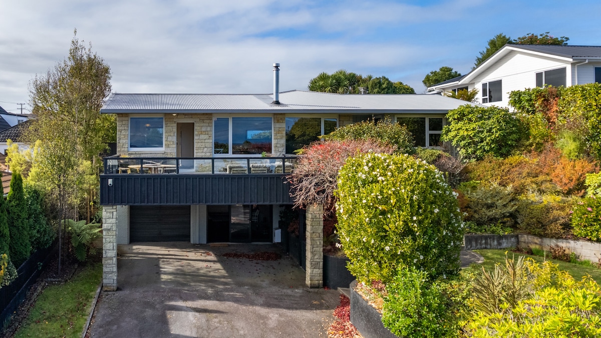 Great Lake Getaway - Your Spacious Taupo Retreat