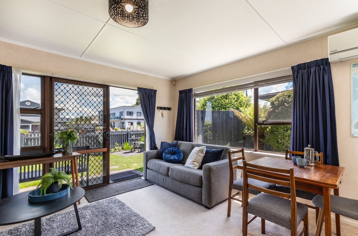 Tui'S Rest - Sunny 2-Bedroom Taupo Unit Walk To Town